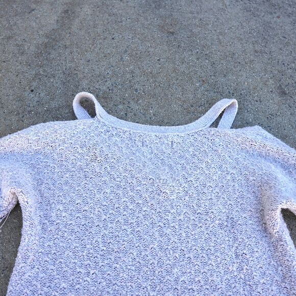 Hollister Cold Shoulder V-Neck Knit Sweater Beige Flared Sleeve Size Small - Picture 8 of 9